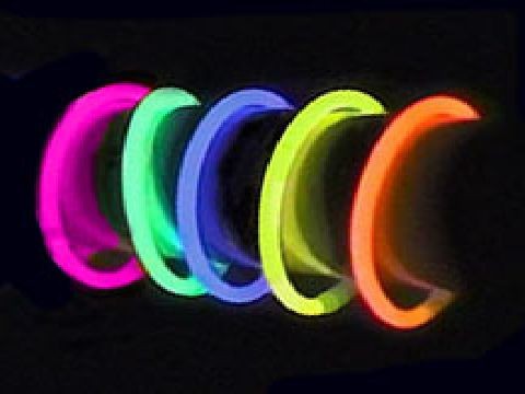 Bracelets lumineux en couleurs assorties - 50 pièces. par 4,50 €
