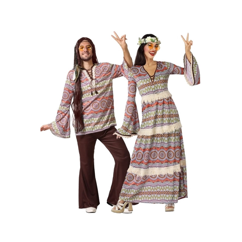 Homme et femme en costumes traditionnels colorés de déguisement